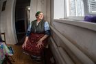 Nikdo se o ně nezajímá, dlouho žít nebudou. Seniorky zůstávají ve válečné Ukrajině