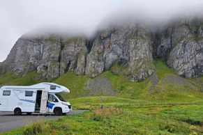 Zemí mlhy, skal a fjordů. Norské Lofoty nabízí dobrodružné túry i překvapivé koupání