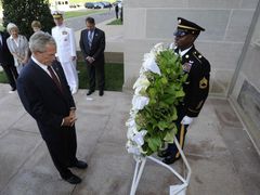 George W. Bush v sobotu navštívil Pentagon.