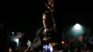 U.S. Republican presidential nominee Mitt Romney waves to the crowd at the conclusion of a campaign rally in Newport News, Virginia November 4, 2012. REUTERS/Brian Snyder (UNITED STATES - Tags: POLITICS ELECTIONS USA PRESIDENTIAL ELECTION) Published: Lis. 5, 2012, 3:36 dop.