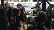 I přes rychlou výměnu předního křídla Romain Grosjean svoji situaci v první části kvalifikace nevylepšil.