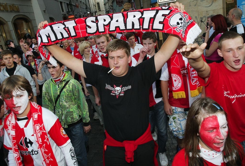 Slavia - pochod fanoušků
