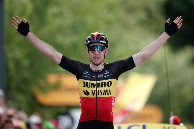 11. etapa Tour de France 2021: Wout van Aert slaví etapový triumf.