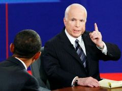 McCain útočil, Obama se bránil