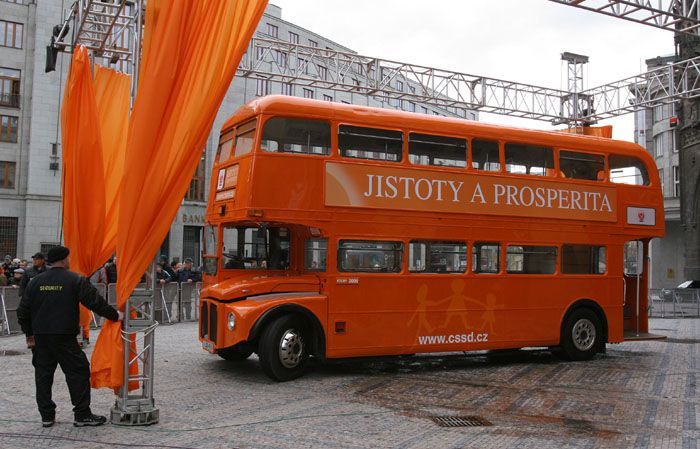 Oranžový autobus z Londýna