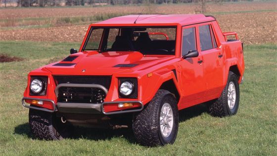 Lamborghini LM002 bylo prvním terénním modelem značky.