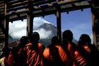 Galerie: Erupce indonéské sopky se blíží