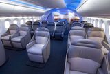 Inovace i pro běžné cestující Boeingem 787: opět zajímavý interiér, širší uličky, větší záchody, dynamické osvětlení. Společnost na svých stránkách píše, že se nechala inspirovat tím, co si obvykle přejí letečtí pasažéři. Respektive - čeho se jim obvykle nedostává.