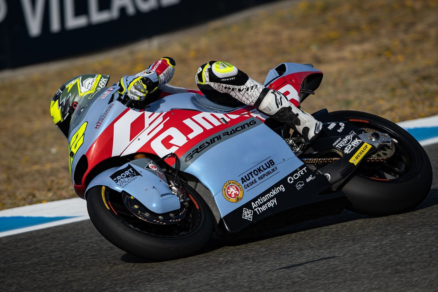 Filip Salač na motocyklu Moto2 týmu Gresini Racing při VC Španělska 2023