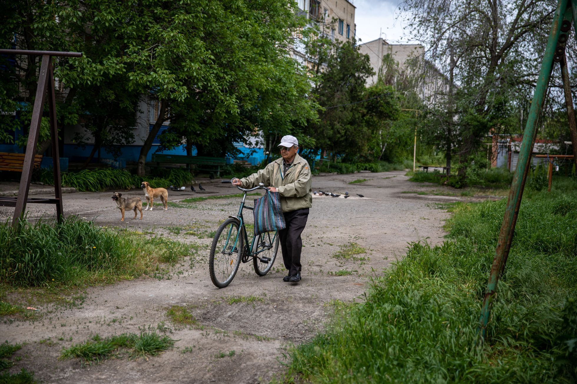 Město Orichiv, Orechov, Ukrajina, fronta, trosky, bunkr, úkryt, civilisté