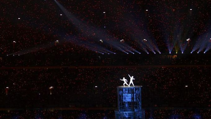 Závěrečný ceremoniál pekingské olympiády sledovalo na stadionu více než 90 tisíc diváků.