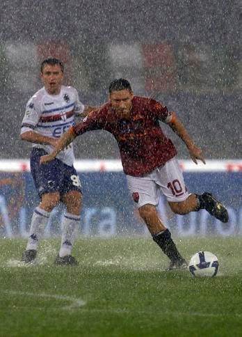 Déšť při zápase AS Řím