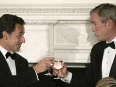 Přijel jsem dobýt vaše srdce, řekl Sarkozy Američanům. V USA byl nový lídr Francie i na dovolené.