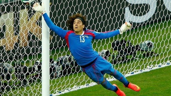 Brankář Ochoa na MS ve fotbale 2014