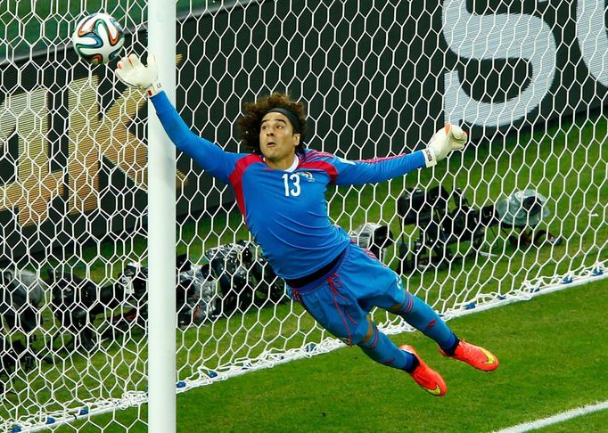 Brankář Ochoa na MS ve fotbale 2014