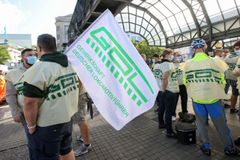 Němečtí strojvůdci znovu stávkují, problémy jsou na regionálních i dálkových tratích
