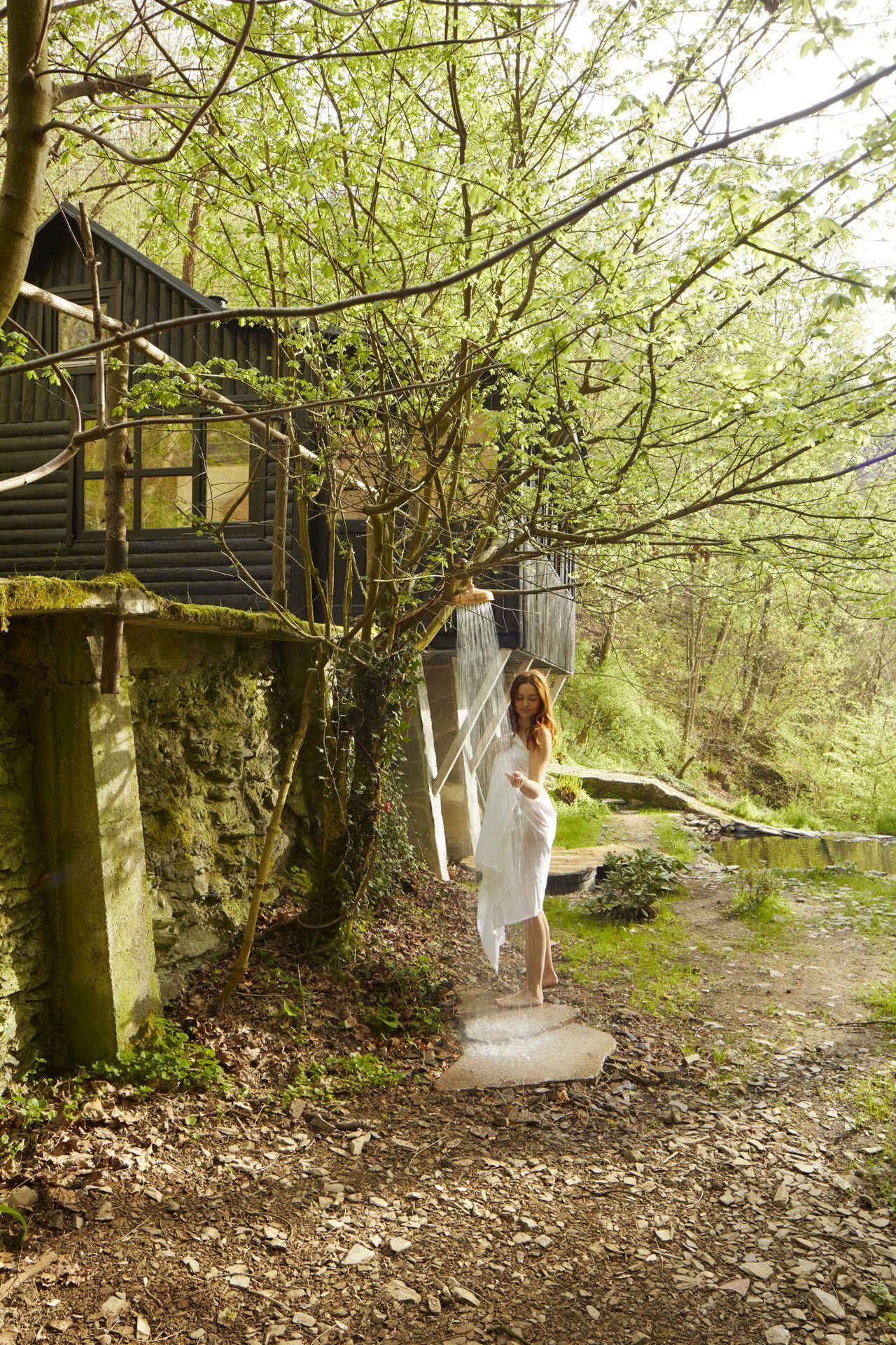 chata na vodopádu, bydlení, chata, chalupa, příroda, ubytování