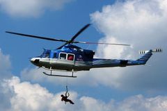 V Alpách se zřítil vrtulník rakouské policie, 4 mrtví