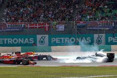Formule 1 živě: Red Bull v Sepangu vypálil Mercedesu rybník, vyhrál Ricciardo
