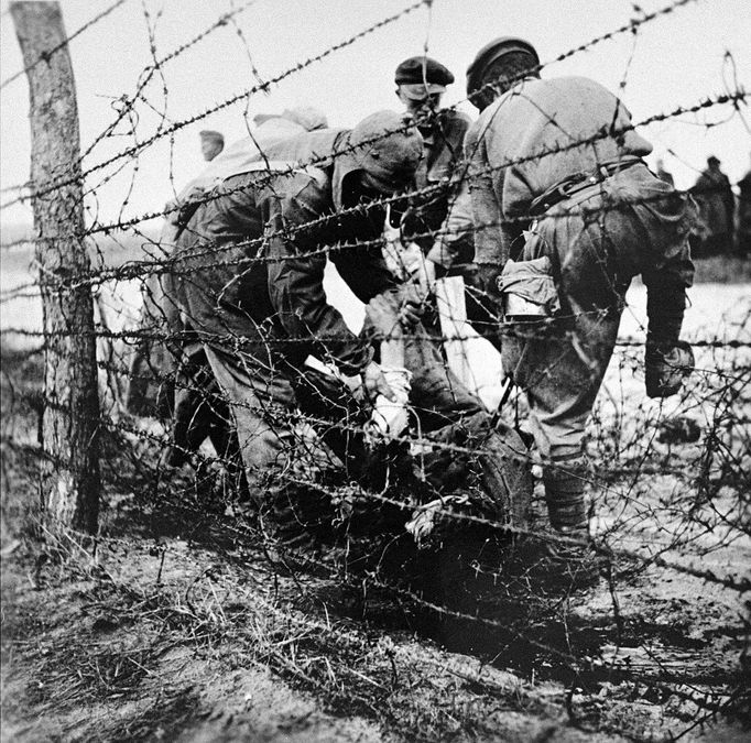 Fotografie z období osvobození koncentračního tábora Buchenvald. Duben 1945.