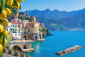 Italské městečko se bojí přílivu turistů. Objevuje se v seriálovém hitu na Netflixu