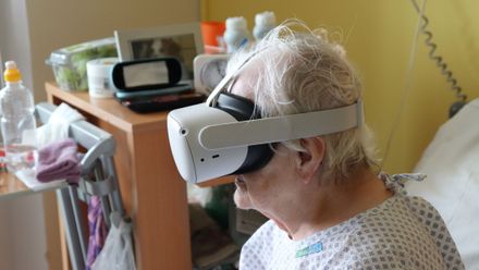 Z nemocničního lůžka rovnou do Benátek: Virtuální realita pomáhá pacientům “cestovat”