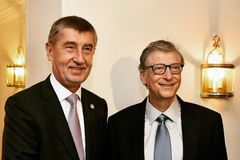 Babiš a Bill Gates: Český premiér se chlubí západní půlkou své tváře. Buďme rádi