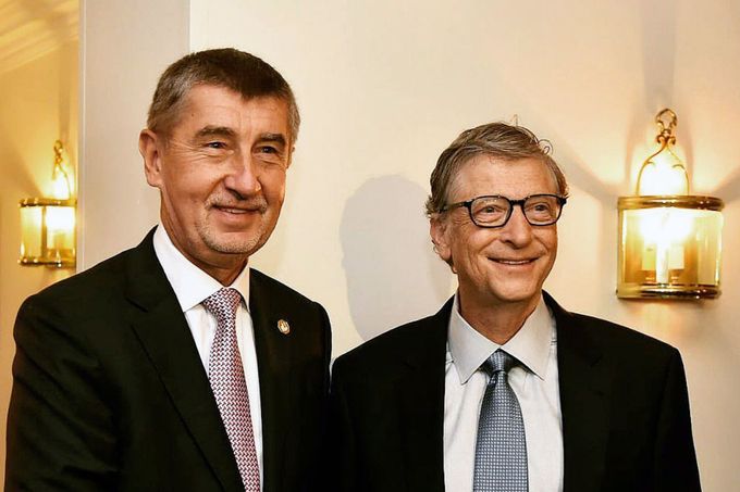 Český premiér Andrej Babiš (vlevo) se 18. října 2018 v Bruselu sešel s americkým miliardářem a filantropem Billem Gatesem (vpravo)