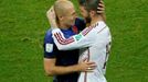 Spain's Sergio Ramos congratulates Arjen Robben (L) of the Netherlands after their victory in the 2014 World Cup Group B match at the Fonte Nova arena in Salvador June 13