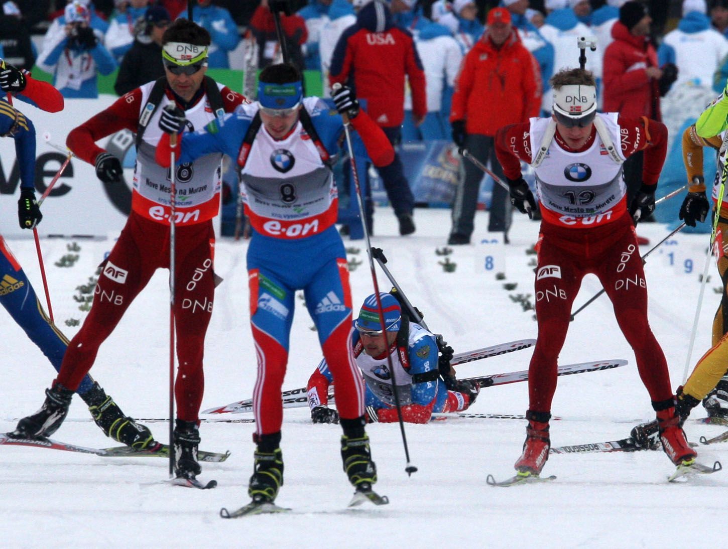 MS v biatlonu 2013, muži na 15 km: Jevgenij Garaničev (9) padá