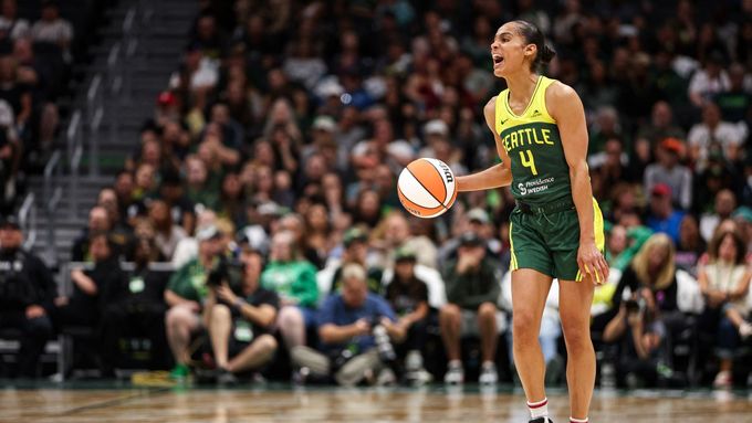Skylar Digginsová ze Seattlu při utkání WNBA