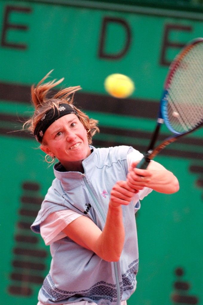 Dája Bedáňová na turnaji Frech Open v roce 2001