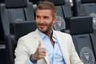 Sir Beckham? Sportovní celebrita má před pasováním na rytíře problém s daněmi
