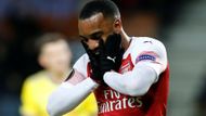 Alexandre Lacazette. Francouzský útočník za sebou má třetí sezonu v dresu londýnského klubu. Lacazetteho kupoval Arsenal s velkou pompou za sumu 40 milionů liber. Letos přispěl deseti góly a často právě jeho zásahy týmu chyběly. Devětadvacetiletý hráč pořád patří ke spolehlivým stavebním kamenům základní sestavy, o to víc by za něj chtěli v Londýně zinkasovat.