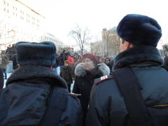 Policie obklíčila náměstí a nikoho nepouštěla ven (protivládní demonstrace v Moskvě, 15. prosince 2012)