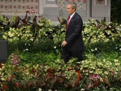 Svoji asijskou cestu zahájil George Bush v Singapuru.