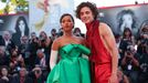 Taylor Russellová a Timothée Chalamet na benátském festivalu.