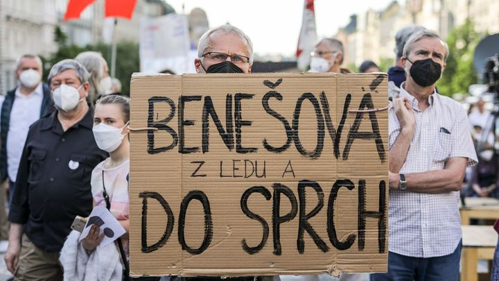 Foto: Vraťte nám stát! Tisíce lidí demonstrovaly proti ministryni spravedlnosti; Zdroj foto: Jakub Plíhal