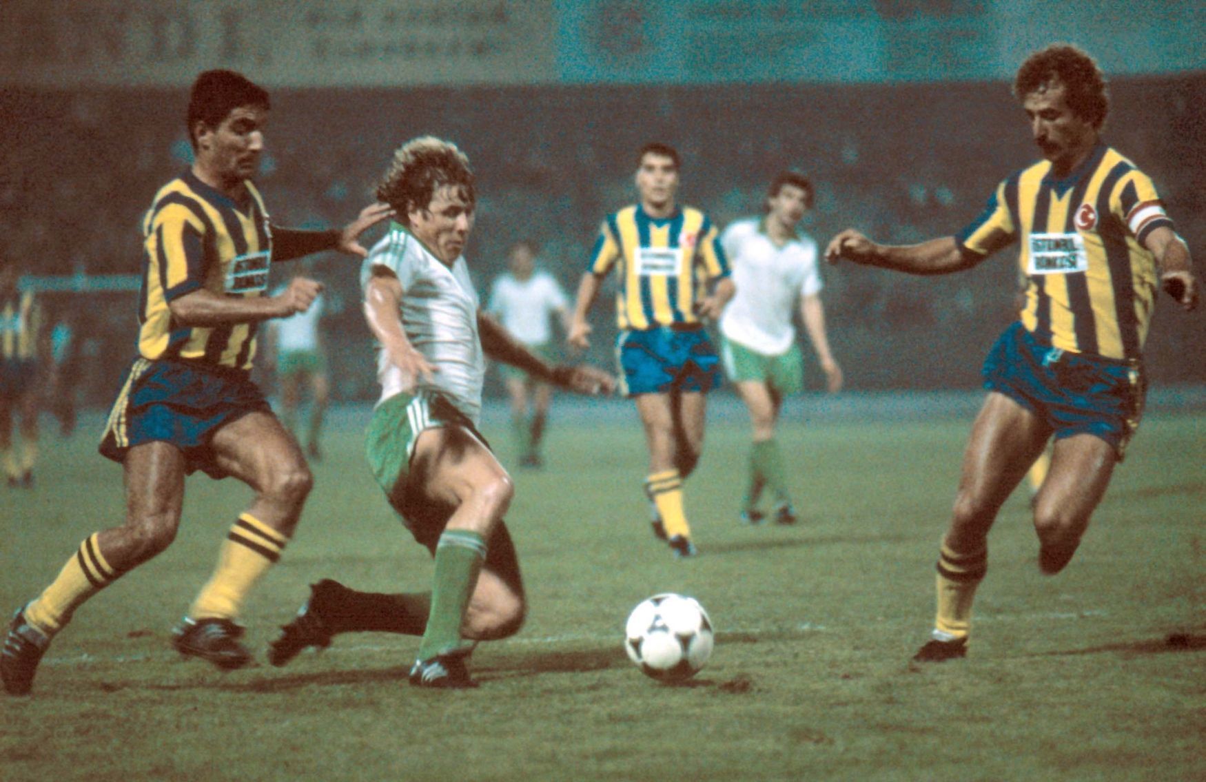 Útočník Bohemians Praha Milan Čermák v zápase proti Fenerbahce v Poráru mistrů 1983