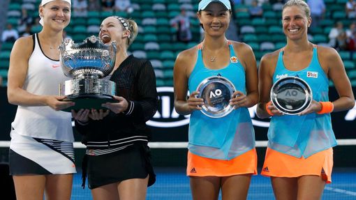 Australian Open 2017, finále čtyřhry Ž: Lucie Šafářová a Bethanie Mattek-Sandsová a poražené Andrea Hlaváčková, Pcheng Šuaj