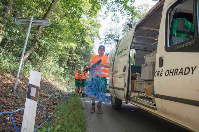 Ohradníky se objeví mezi Zlínem a Fryštáckou přehradou, Fryštákem a Lukovem, Lukovem a Zlínem-Velíkovou, Zlínem-Velíkovou a Hrobicemi a také v úseku mezi Veselou a Lípou.