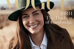 Debutantka ve Vogue. Vévodkyně Kate pózuje jako modelka na obálce módního magazínu