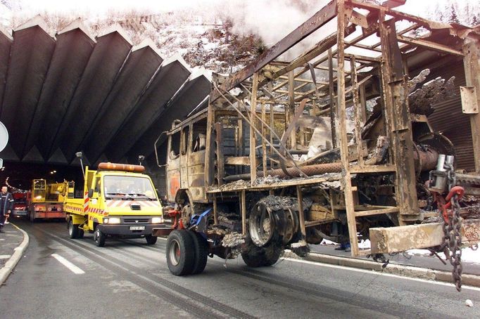 Uplynulo 55 let od otevření proslulého tunelu pod horou Mont Blanc