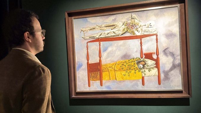 Obraz Sen (Postel) malířky Fridy Kahlo se v newyorské aukční síni Sotheby’s vydražil za 54,66 milionu dolarů (1,15 miliardy Kč).