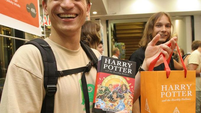 Nejen Londýn s napětím čekal na poslední díl Harryho Pottera