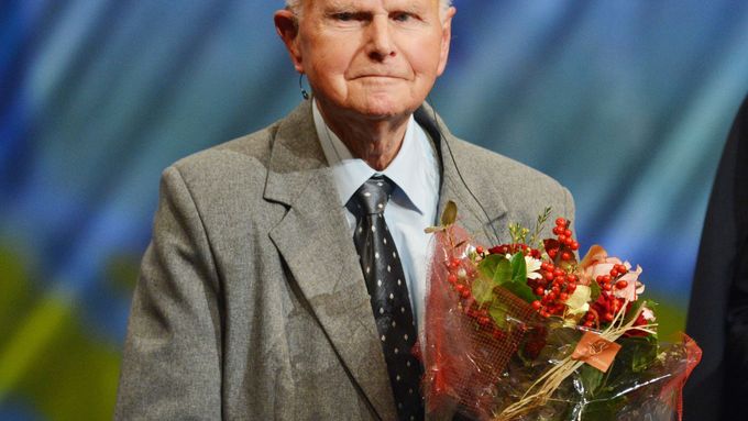 Josef Holec získal v roce 2012 Cenu Paměti národa.