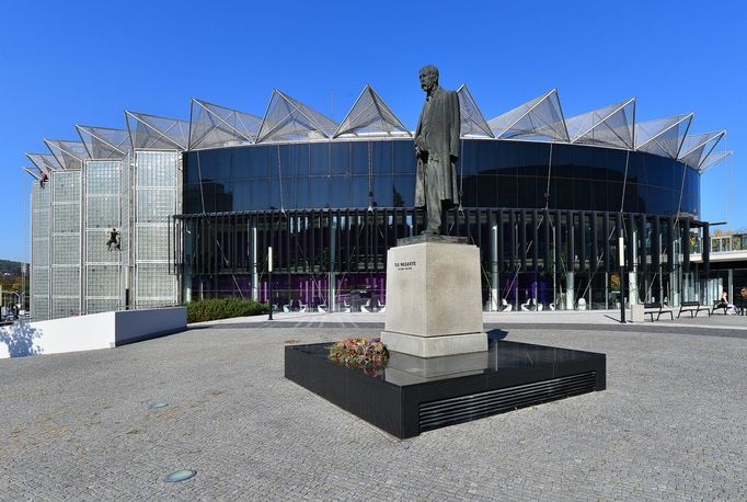 Kongresové centrum Zlín, Eva Jiřičná