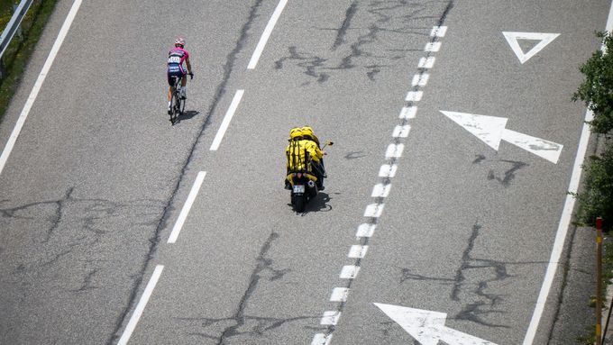 Osamělý boj v nekonečných stoupáních. Rozhodne se právě tak letošní ročník Tour de France?