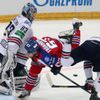 Finále KHL, Lev-Magnitogorsk: Martin Thörnberg (67) - Vasilij Košečkin (83)