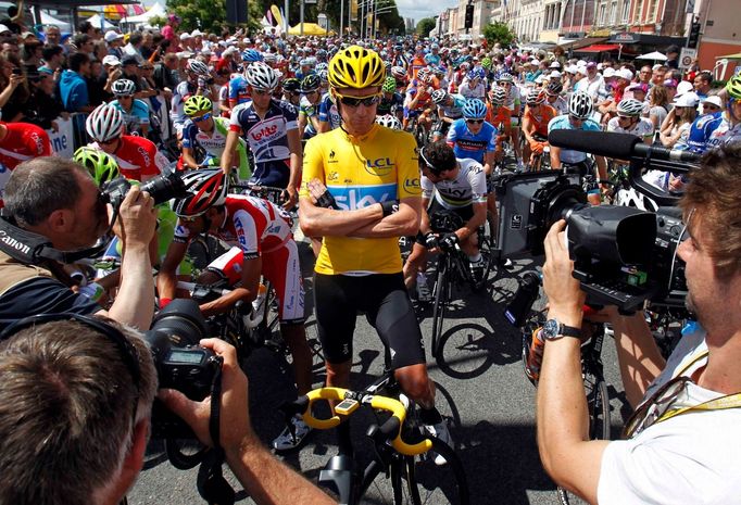 Britský cyklista Bradley Wiggins ze stáje Sky Procycling před závodem desáté etapy Tour de France 2012.